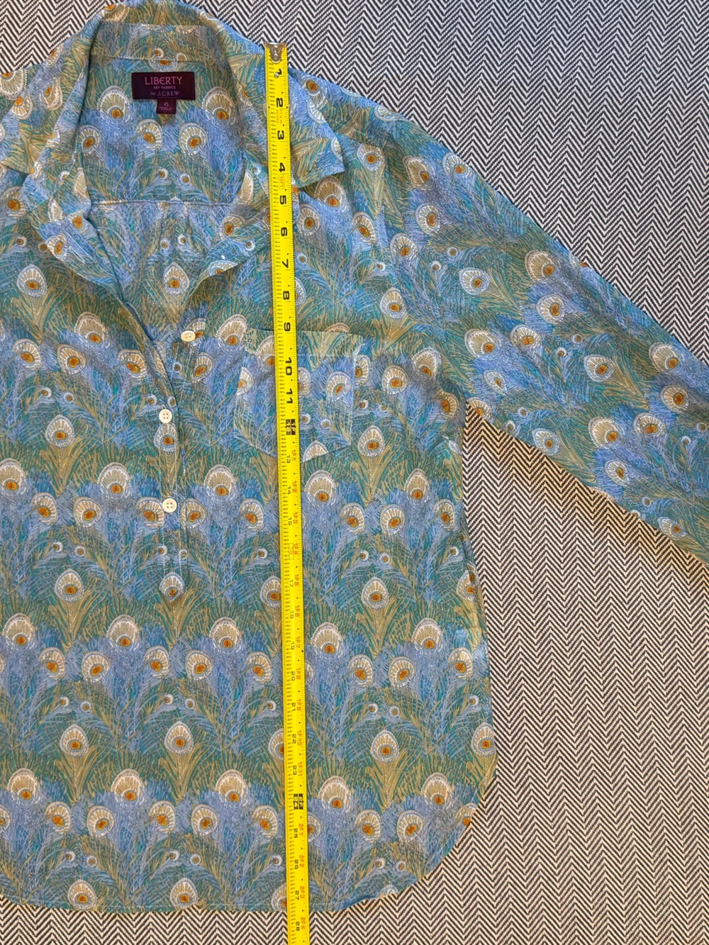 J. Crew Light Blue Peacock-Print Button-Down Cotton/Silk Shirt. Size 6 - Picture 5 of 10